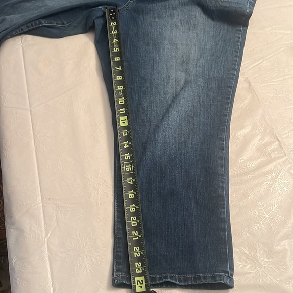 Bandolino women’s Katrina crop jeans size 20W. - Picture 3 of 3